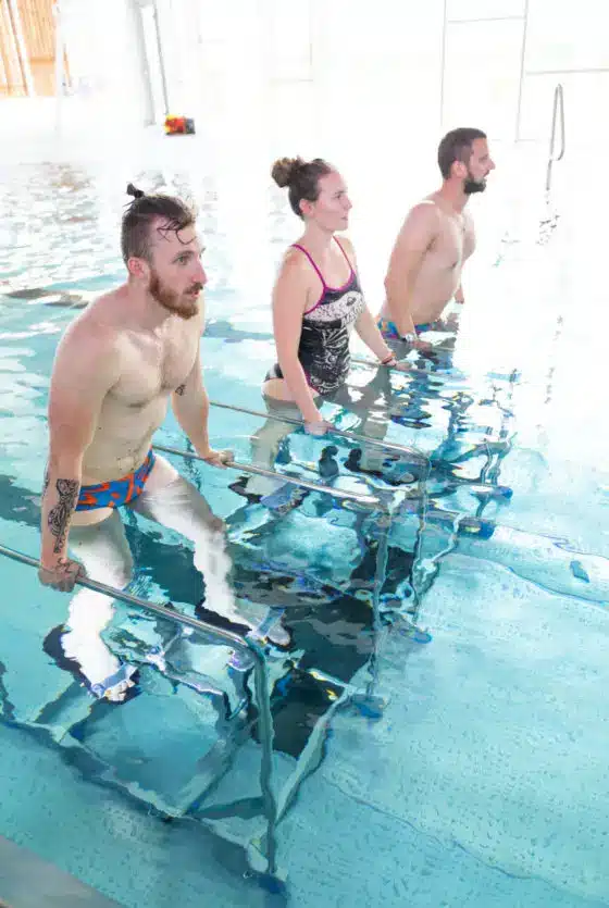 L'aquabiking est aussi appelé aquacycling ou vélo aquatique